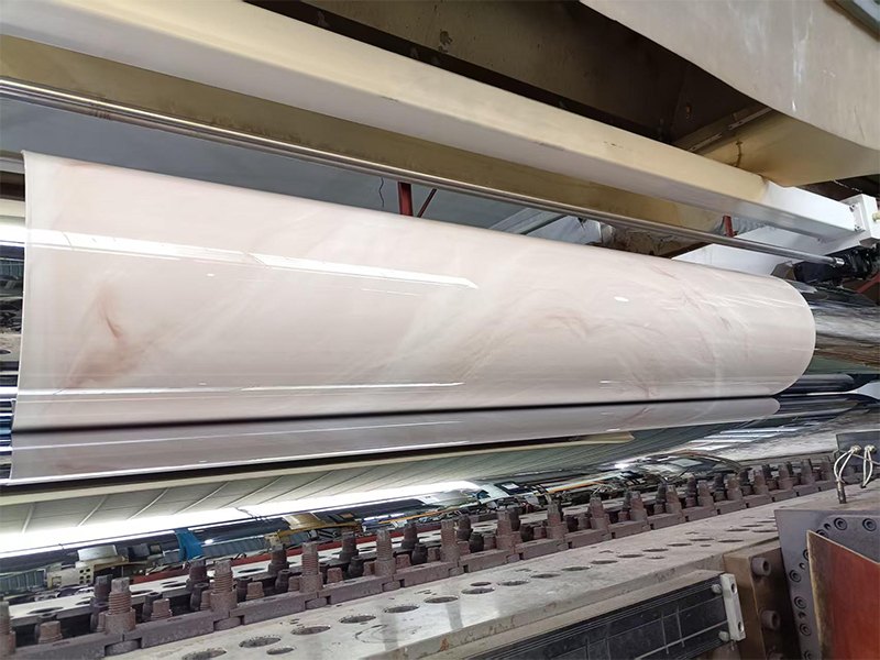 أوراق أكريليك لحمامات علامة ليانغجينغ: إعادة تعريف الحدود الجمالية لأحواض الاستحمام ووضع معايير صناعة جديدة بتقنية بارزة